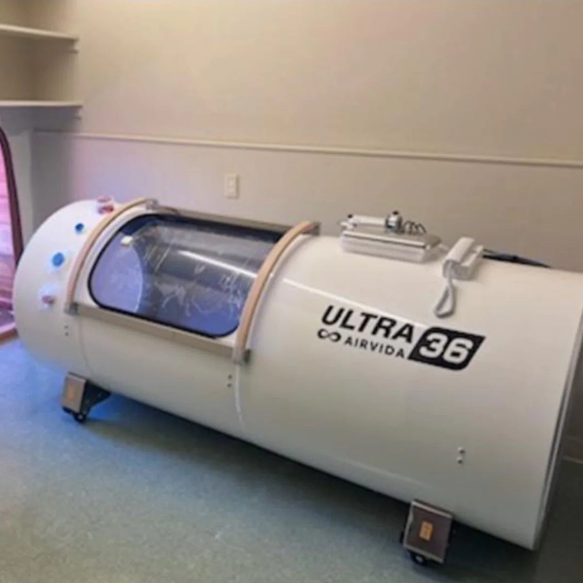 Airvida Ultra 1.3-2.0 ATA Hard Shell Lying Hyperbaric Chamber