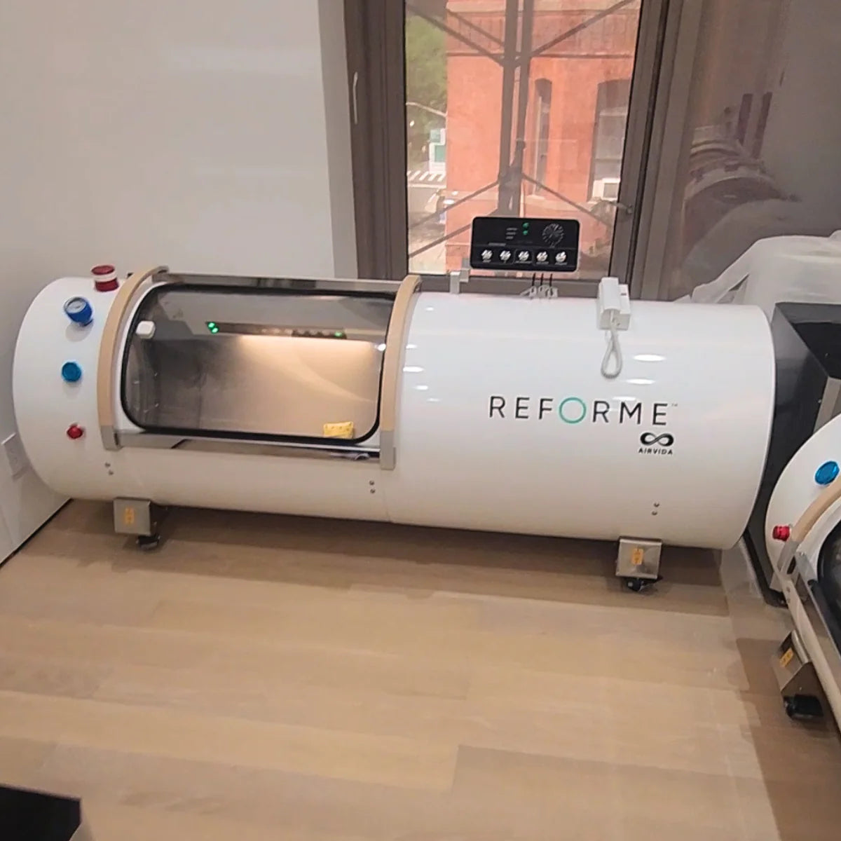 Airvida Ultra 1.3-2.0 ATA Hard Shell Lying Hyperbaric Chamber