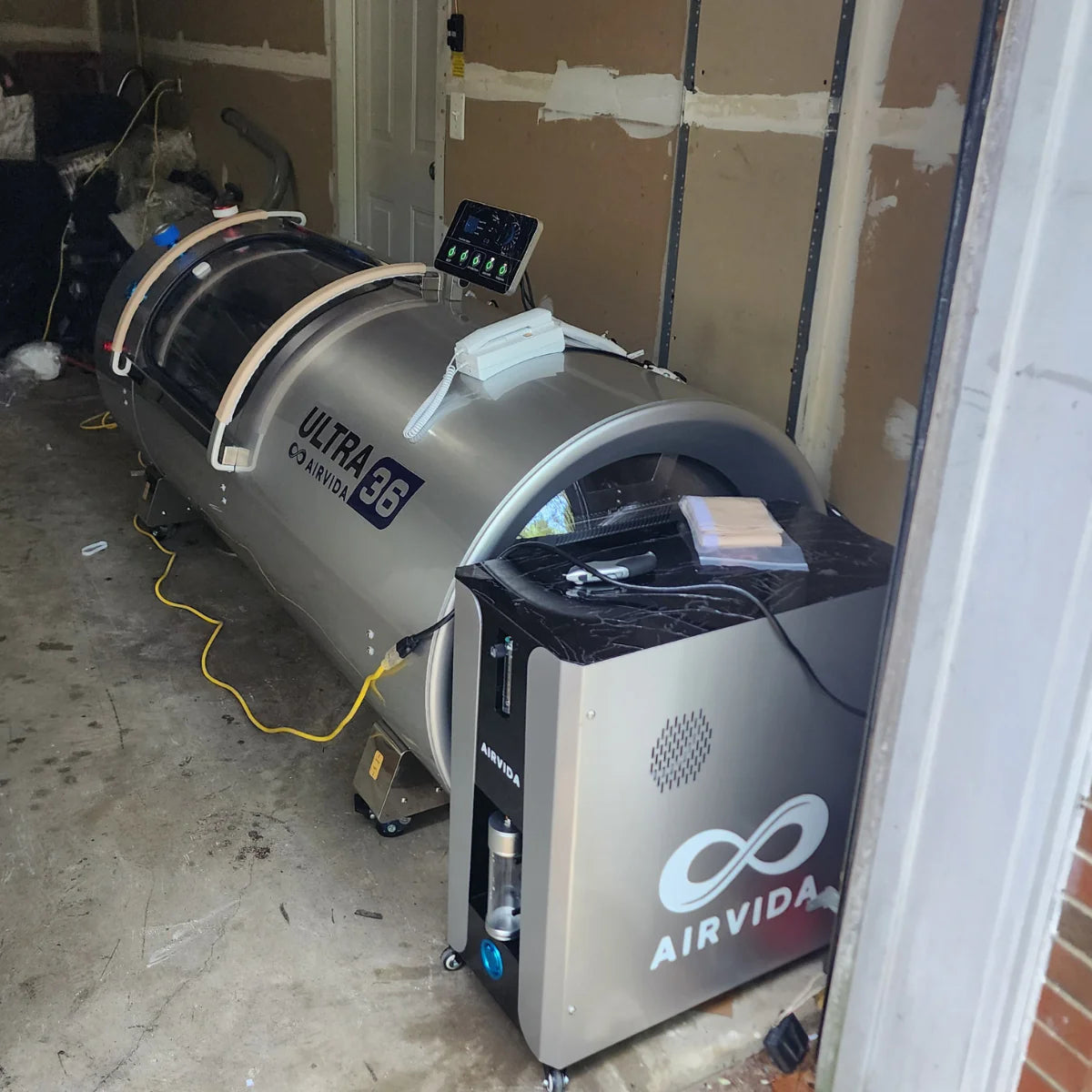 Airvida Ultra 1.3-2.0 ATA Hard Shell Lying Hyperbaric Chamber